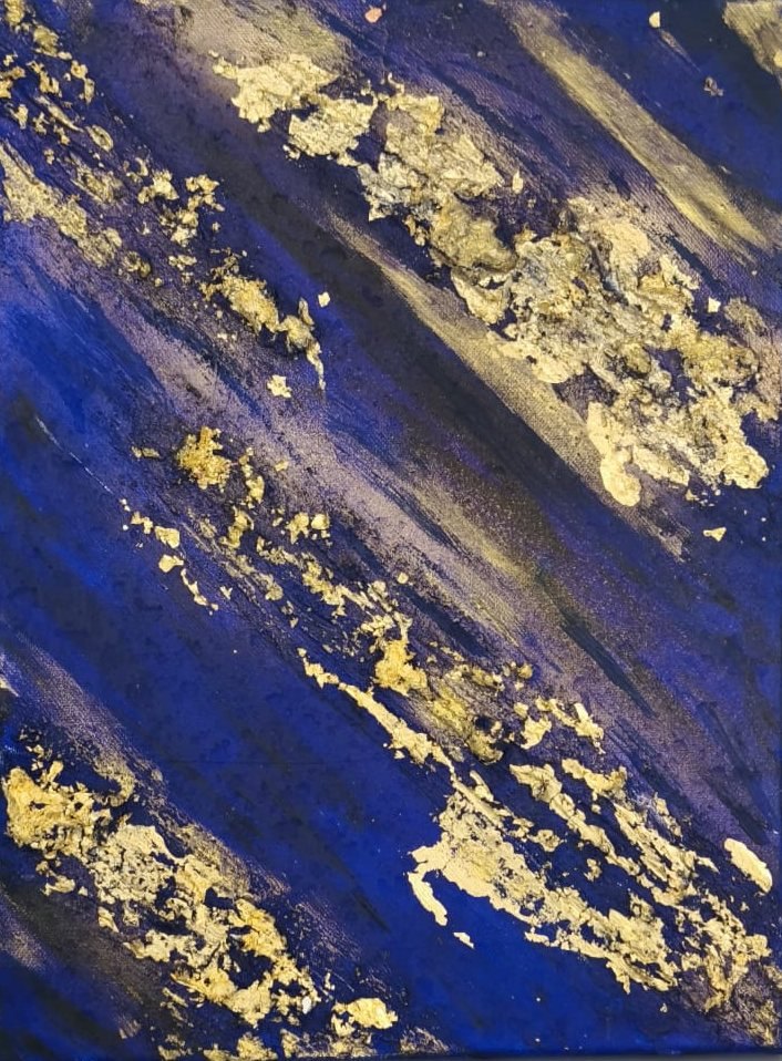 Tiefblaue Leinwand mit drei breiten diagonalen Goldbändern, kräftig oben rechts und unten links